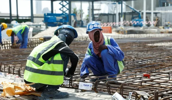 Health Tips for Outdoor Workers in UAE – Complete Survival Guide
